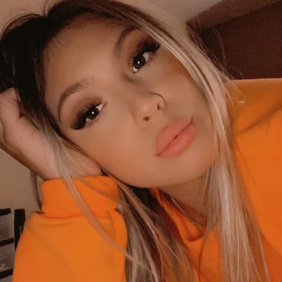 Meet your Posher, Hailey - Picture 1 of 1